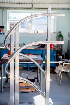 Ozubená vodiaca koľajnica