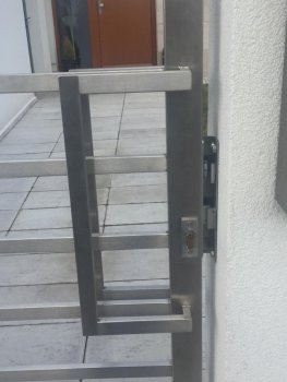 Rodinný dom -  brána a plot