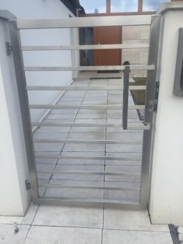 Rodinný dom -  brána a plot