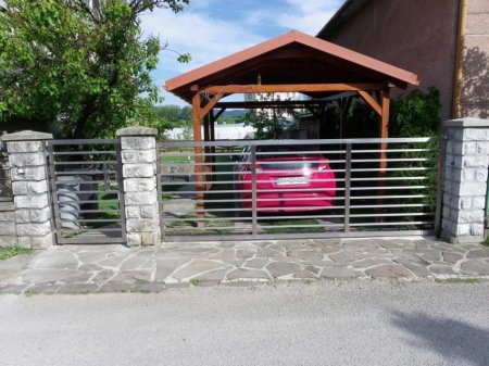 Rodinný dom - brána a plot