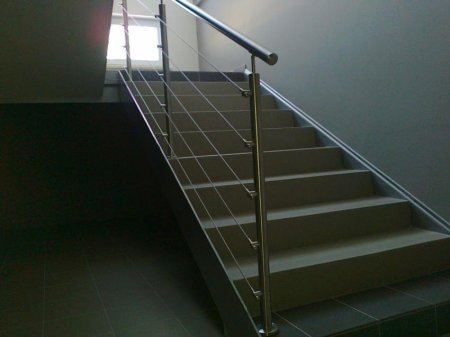 Interiérové nerezové zábradlie - administratívne budovy