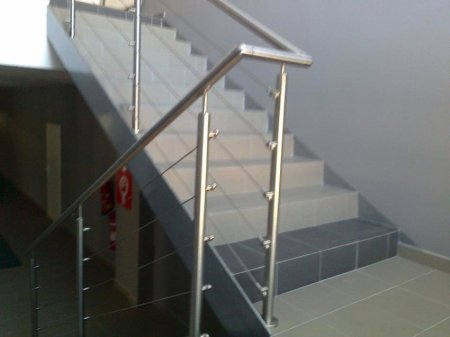 Interiérové nerezové zábradlie - administratívne budovy