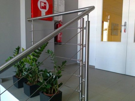 Interiérové nerezové zábradlie - administratívne budovy