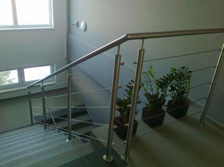 Interiérové nerezové zábradlie - administratívne budovy