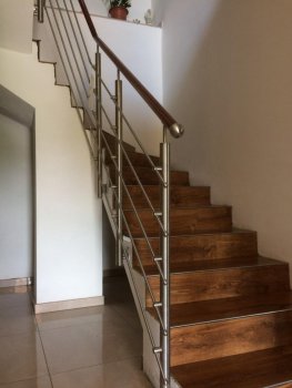 Interiérové nerezové zábradlie - rodinný dom