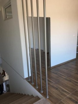 Interiérové nerezové zábradlie - rodinný dom