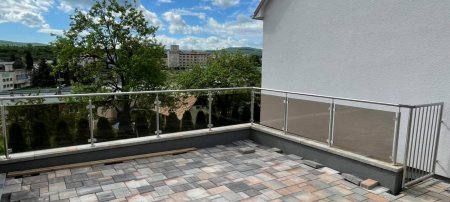 Nerezové zábradlie (výplň bezpečnostné sklo), nerezová bránička