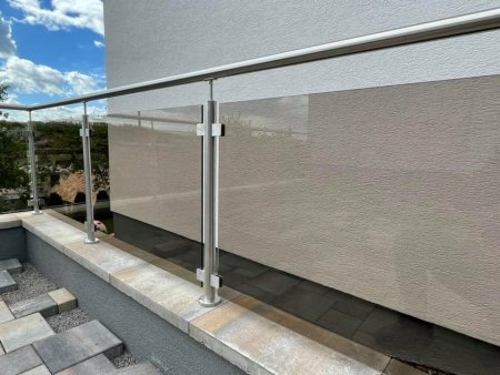 Nerezové zábradlie (výplň bezpečnostné sklo), nerezová bránička