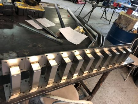 Držiaky zábradlia pod polystyrén