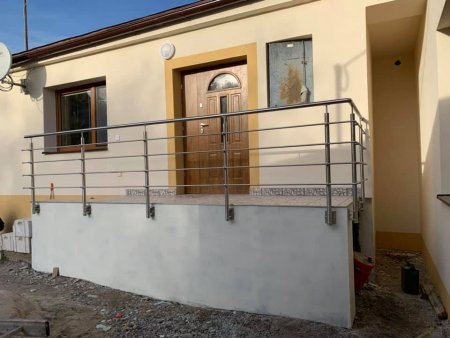 Zábradlie a prístrešok